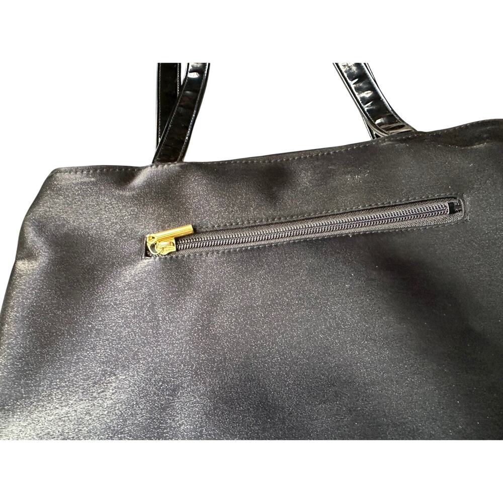 Bernardo Valentino Black Shoulder Bag with Kisslock Coin Purse - Picture 15 of 16